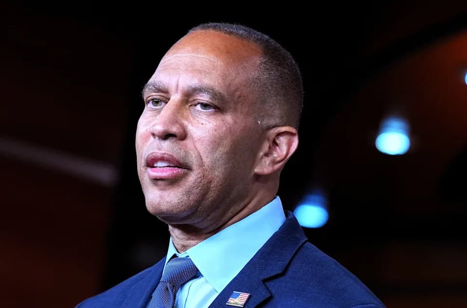 Jeffries Urges Urgent Congressional Action on AI, Rejects Trump's $5,000 Midterm Pledge