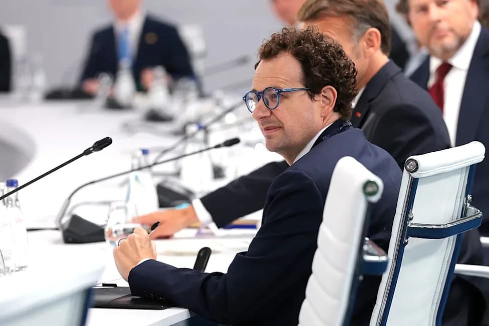 AI Whistleblower Resigns; Insiders and CEOs Urge a Slower, Safer Pace