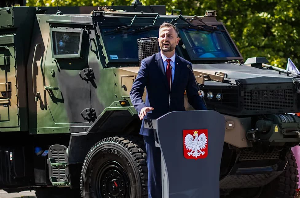 Poland Recovers Suspected Russian Combat Drone Washed Ashore Near Rusinowo