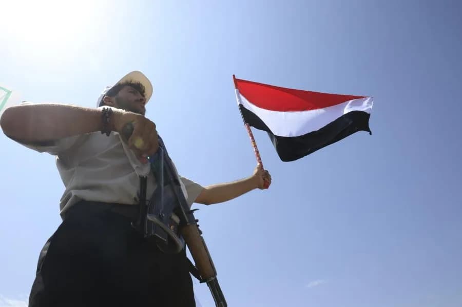 HRW Warns: Houthi Attacks On Commercial Ships In Red Sea Could Constitute War Crimes