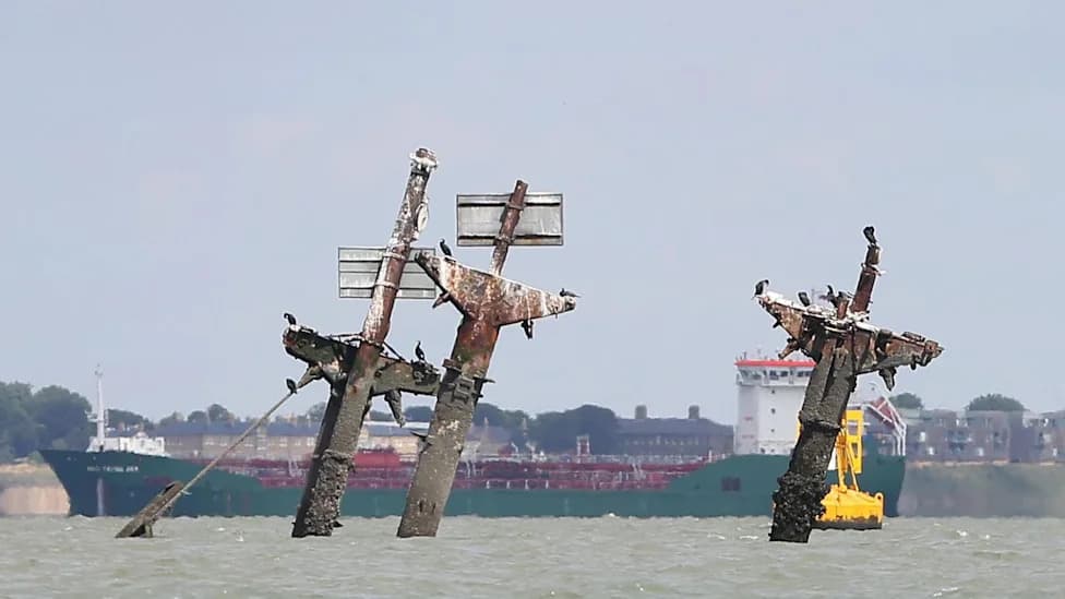 Preparations Begin to Cut Masts From Explosive-Laden WW2 Wreck in the Thames Estuary