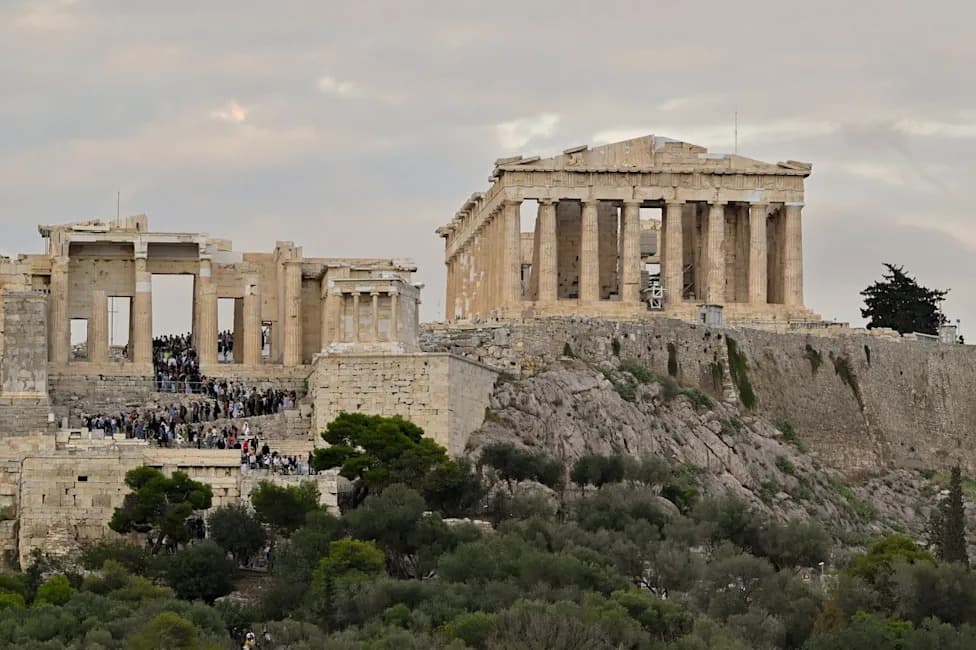 Study Debunks Longstanding Myth: Parthenon’s Curves Stem From Craft, Not Optical Tricks