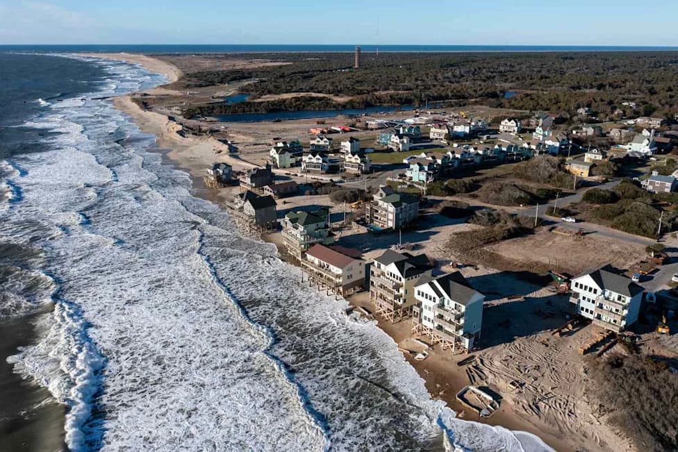 FEMA Rules Are Pushing Coastal Homeowners to Let Houses Collapse Into the Sea, Report Finds