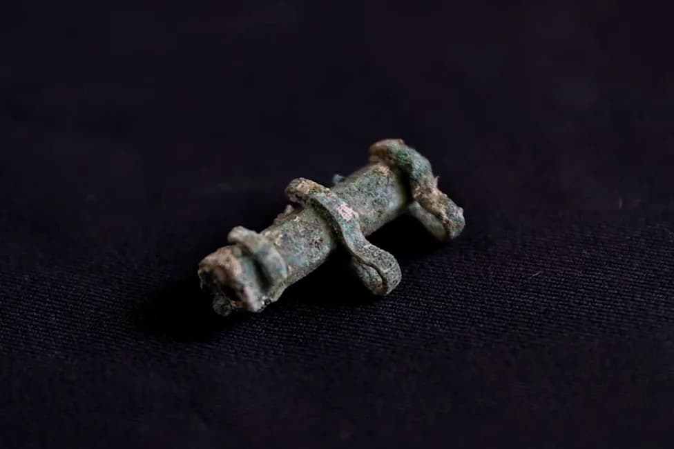 Rare Early Christian Gold Amulet Containing Biblical Scrap and 3,500‑Year‑Old Luwian Seal Unearthed in Turkey