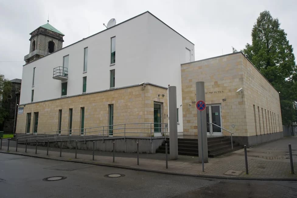 Man Arrested After Arson At Wuppertal Synagogue; Prosecutors Say He Made Anti‑Semitic Remark