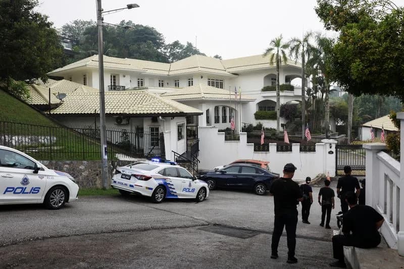 DAP's Anthony Loke Offers To Resign After Pardons Board Grants Najib House Arrest