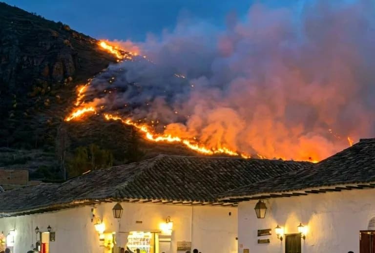 Wildfire Threatens Villa de Leyva: 200 Hectares Burn as Crews Race to Protect Colonial Town