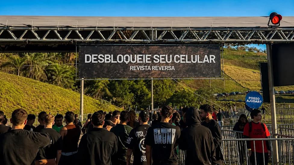 Brazilian Festivals Ask Attendees to Unlock Phones on Exit — Legal and Civil-Rights Concerns Grow
