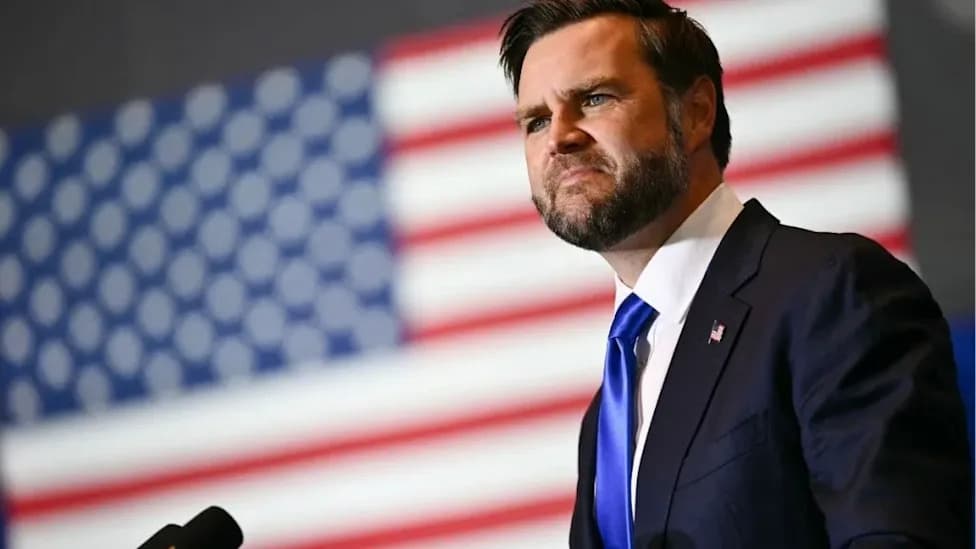 Photos From JD Vance Rally Show Attendees Looking at Phones, Undercutting Campaign Optics