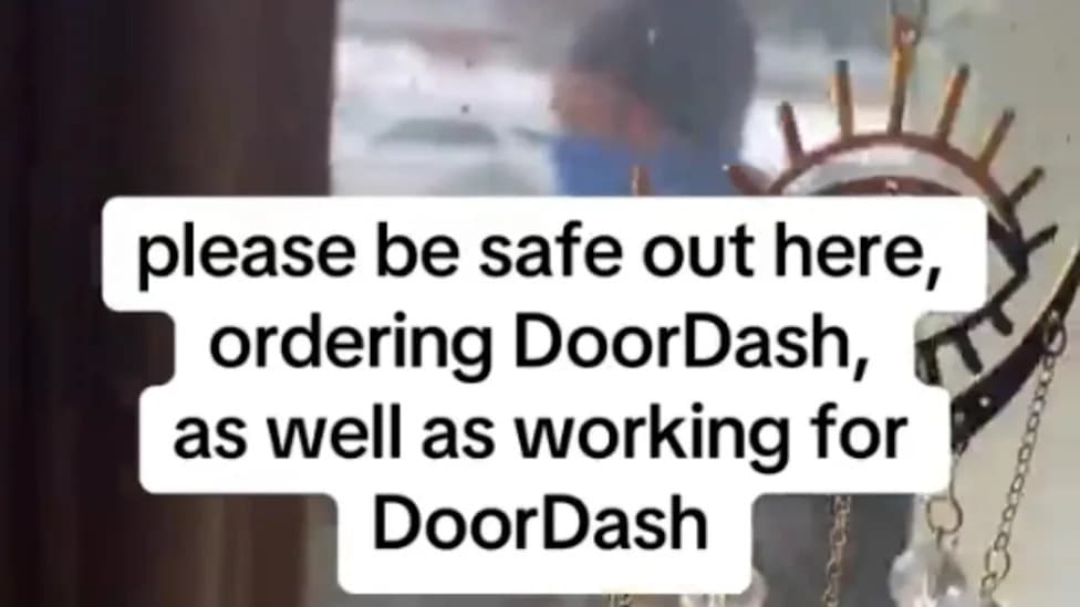 DoorDash Delivery Sparks Standoff: Minnesota Homeowner Denies Entry to Immigration Agents After Driver Runs Inside