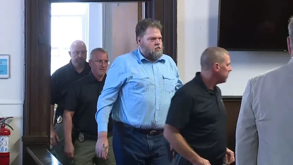 Accused Killer of Eight Seeks to Fire Lawyer and Represent Himself Ahead of Secret-Venue Trial