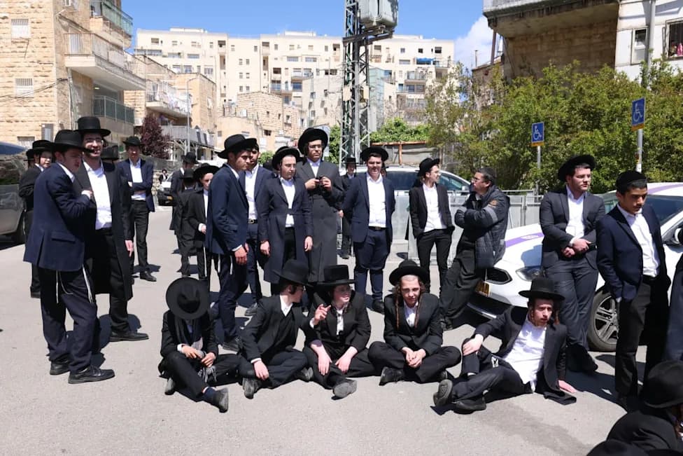 Haredi March in Bnei Brak Supports 160 Draft Evaders — and Quietly Launches Protest Party 'Tzeva Shahor'