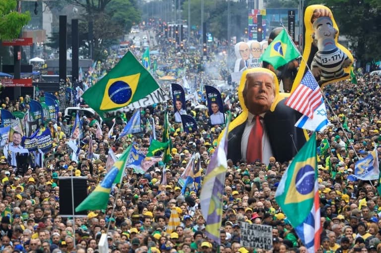 Scandal-Weary Brazilians Vote in Nail-Biter as Lula Faces Bolsonaro’s Son