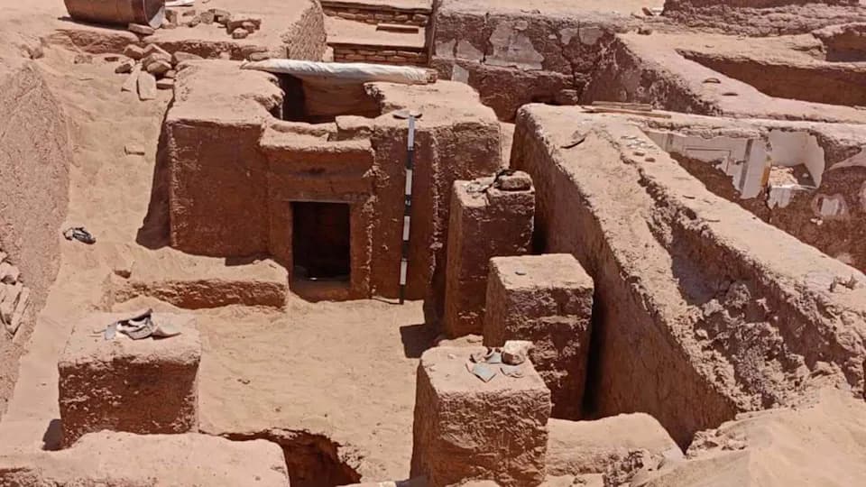 1,700-Year-Old Egyptian Tomb Reveals Rare Ancient Greek Lament — "Listen, Father!"