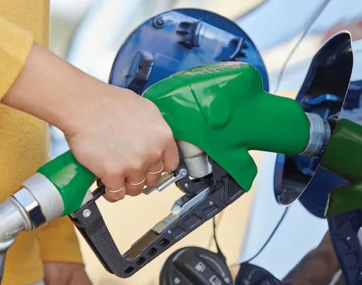 Should Fuel-Economy Mandates Be Ambitious or Evolutionary? 2031 CAFE Cut to 34.9 mpg