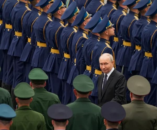 Russia Reportedly Offering Americans $26,000 Sign-On Bonus and $2,000/Month to Fight in Ukraine