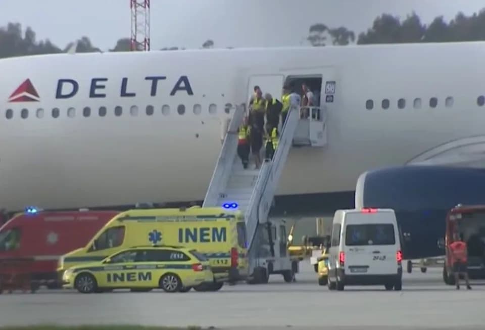 Delta Flight Makes Emergency Landing in Porto After Cabin Fills With Smoke; Three Hospitalized