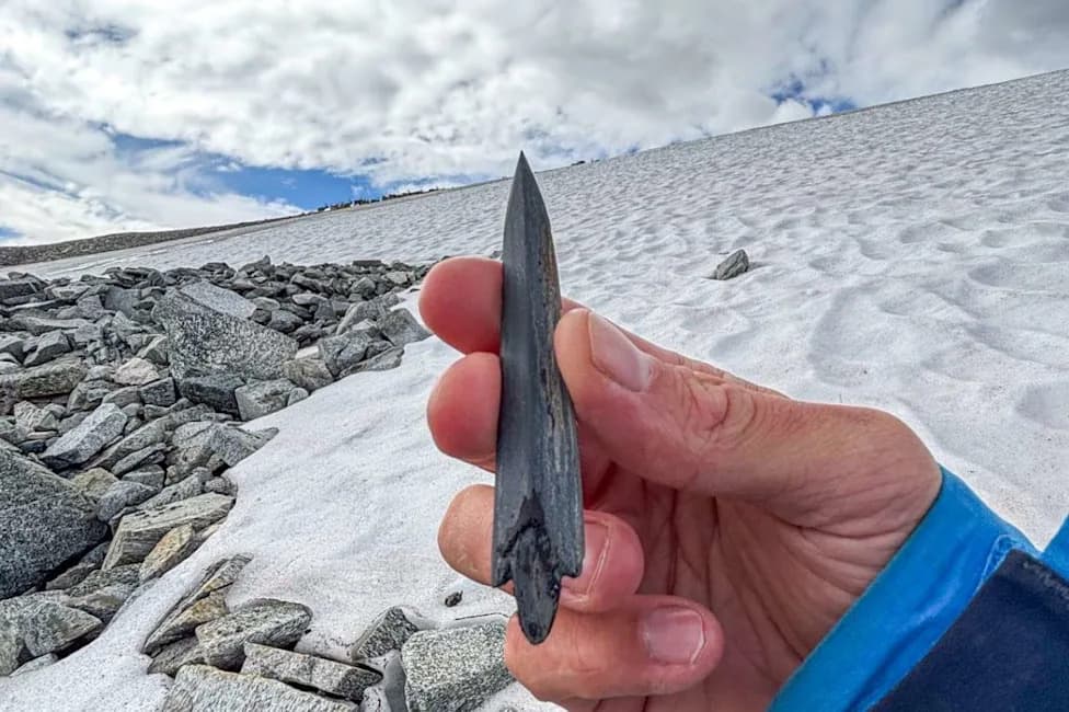 Rare 5,000–6,000-Year-Old Arrowheads Revealed as Norway's Mountain Ice Rapidly Melts