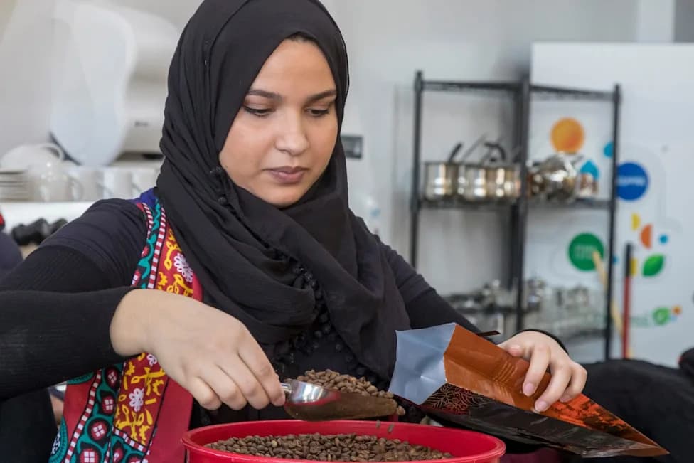 Dearborn Cafés, Suppliers and Automakers Scramble as US-Canada Tariff Fight Hits Cross-Border Trade