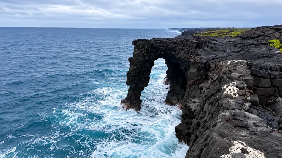 Hōlei Sea Arch Collapses: Iconic 90‑Foot Lava Arch Falls Into the Pacific After About 550 Years