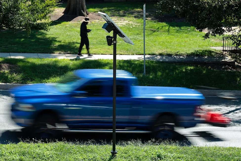 Ocasio-Cortez and Bernie Sanders Introduce 'Ban Flock Act' to Halt License-Plate Surveillance