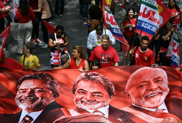 Lula and Flavio Bolsonaro Make Final Push in São Paulo Ahead of Tight Brazilian Election