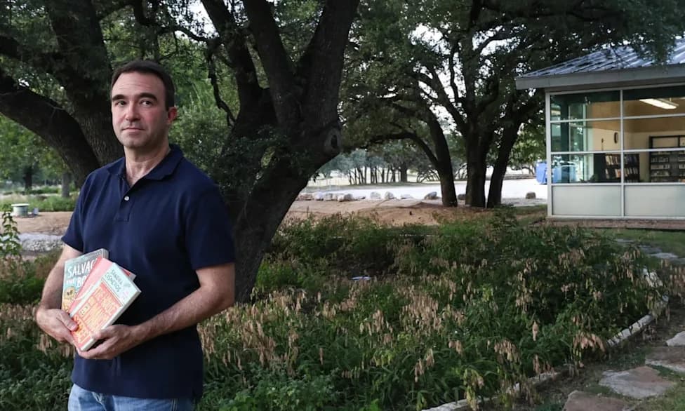 Texas Librarians Pull Back After Lt. Gov.'s Push to Remove Nearly 2,200 School Books