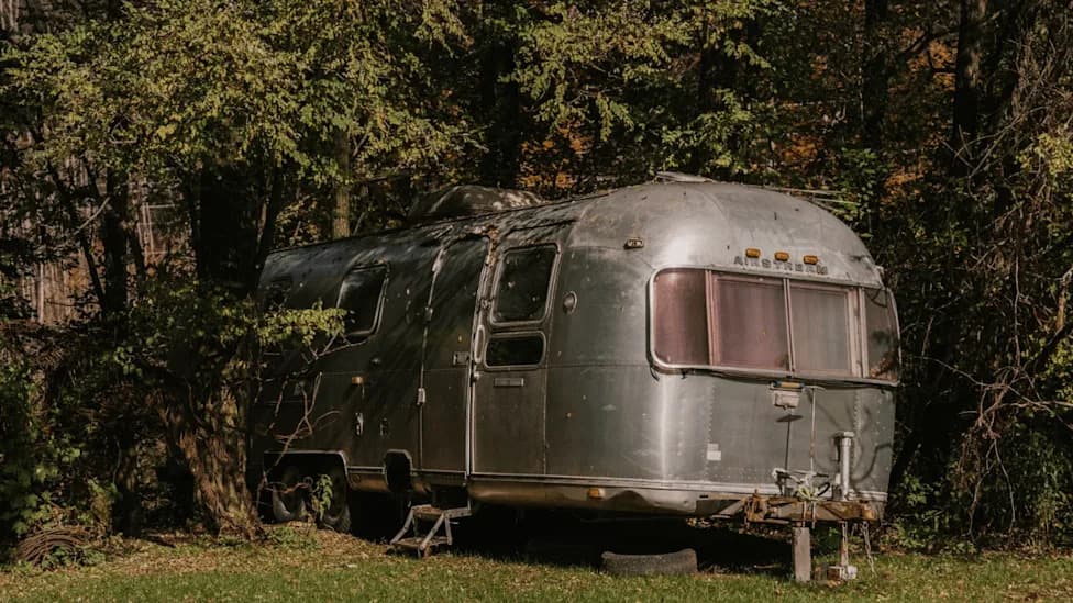 Eldest Child’s Knock Exposes Eight Siblings Living Hungry in Frozen RV; Mother Pleads To Misdemeanors