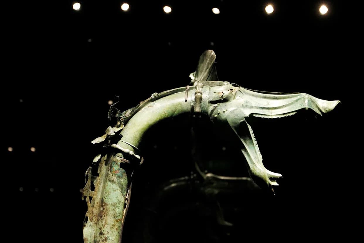 Remarkably Preserved 2,000‑Year‑Old Celtic War Trumpet (Carnyx) Unearthed in Norfolk Hoard