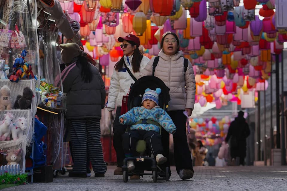 Experts Revisit China’s One‑Child Policy as Births Plunge and Population Falls
