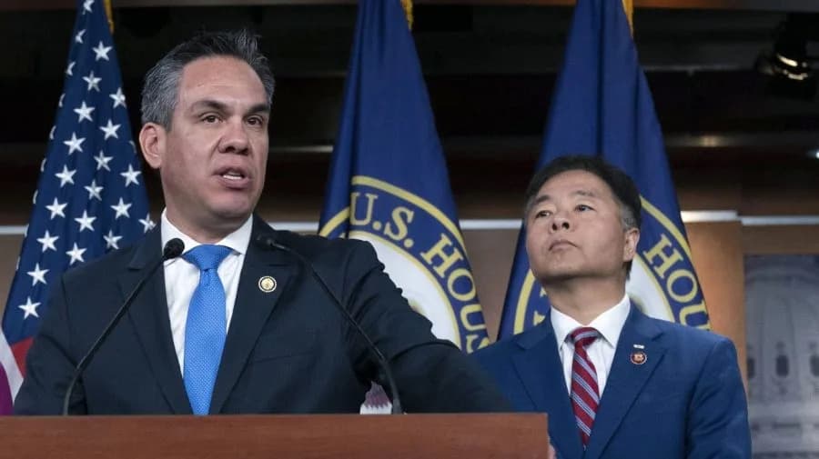 Live: House Democrats Push for ICE Overhaul, Vow to Block DHS Funding Without Reforms