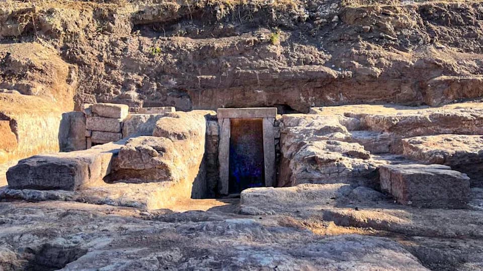 2,400-Year-Old Hercules Shrine and Elite Tombs Unearthed Near Rome's Ancient Walls