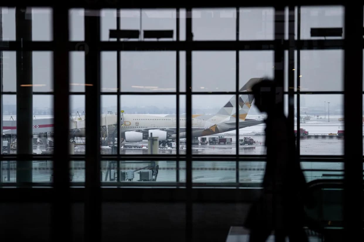 Toronto Man Allegedly Posed as Pilot to Score Hundreds of Free Flights, Prosecutors Say