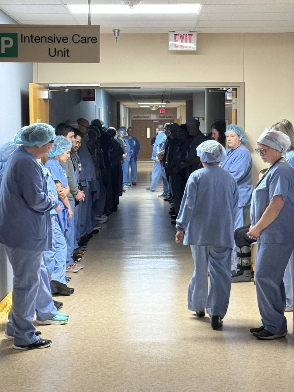 Minneapolis VA Staff Hold Silent Tribute for ICU Nurse Alex Pretti After Fatal Shooting