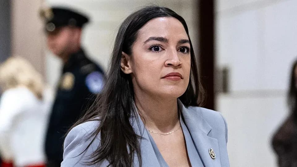 AOC Backs Nationwide Anti‑ICE Shutdown but Keeps Her Office Open to Serve Immigrant Families