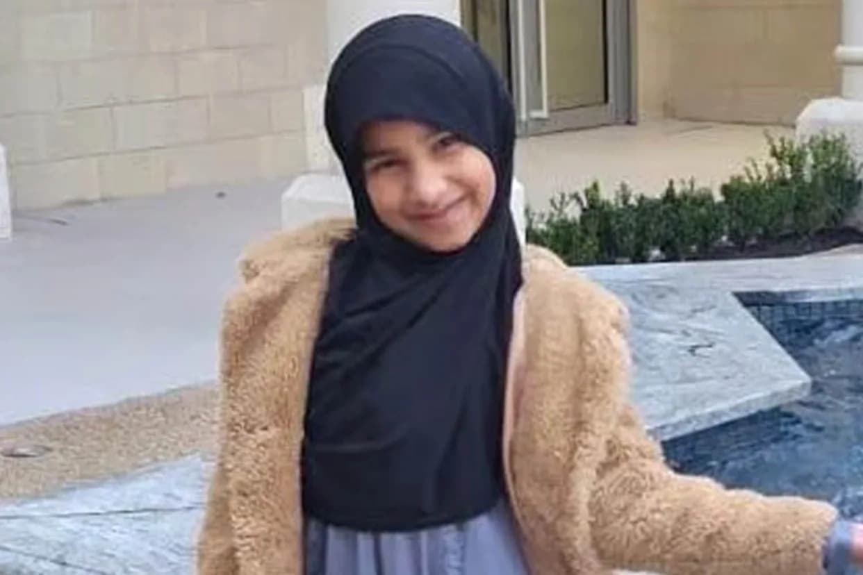 7-Year-Old Inaayah Missing After Wave Sweeps Family Off Rocks in Morocco; Storm Hinders Search