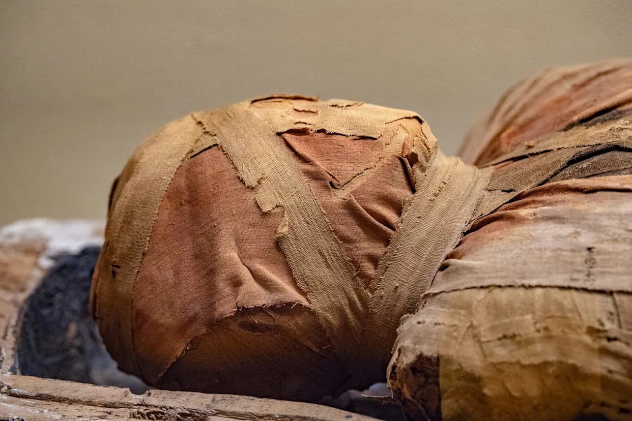 2,000-Year-Old Sarcophagus in Naples Yields Exceptionally Preserved Body and New Clues to Ancient Rituals