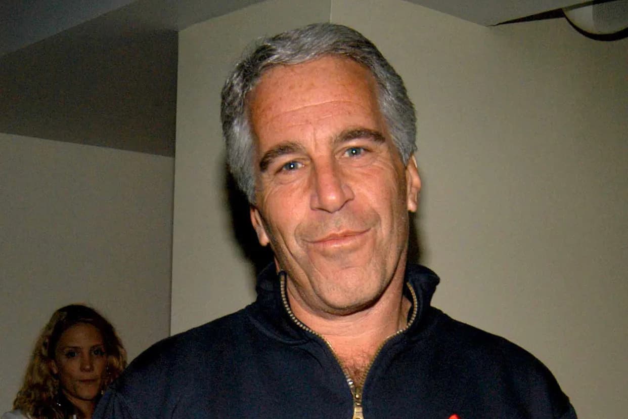 DOJ Records: Guard Googled “Latest On Epstein In Jail” About an Hour Before He Was Found Dead
