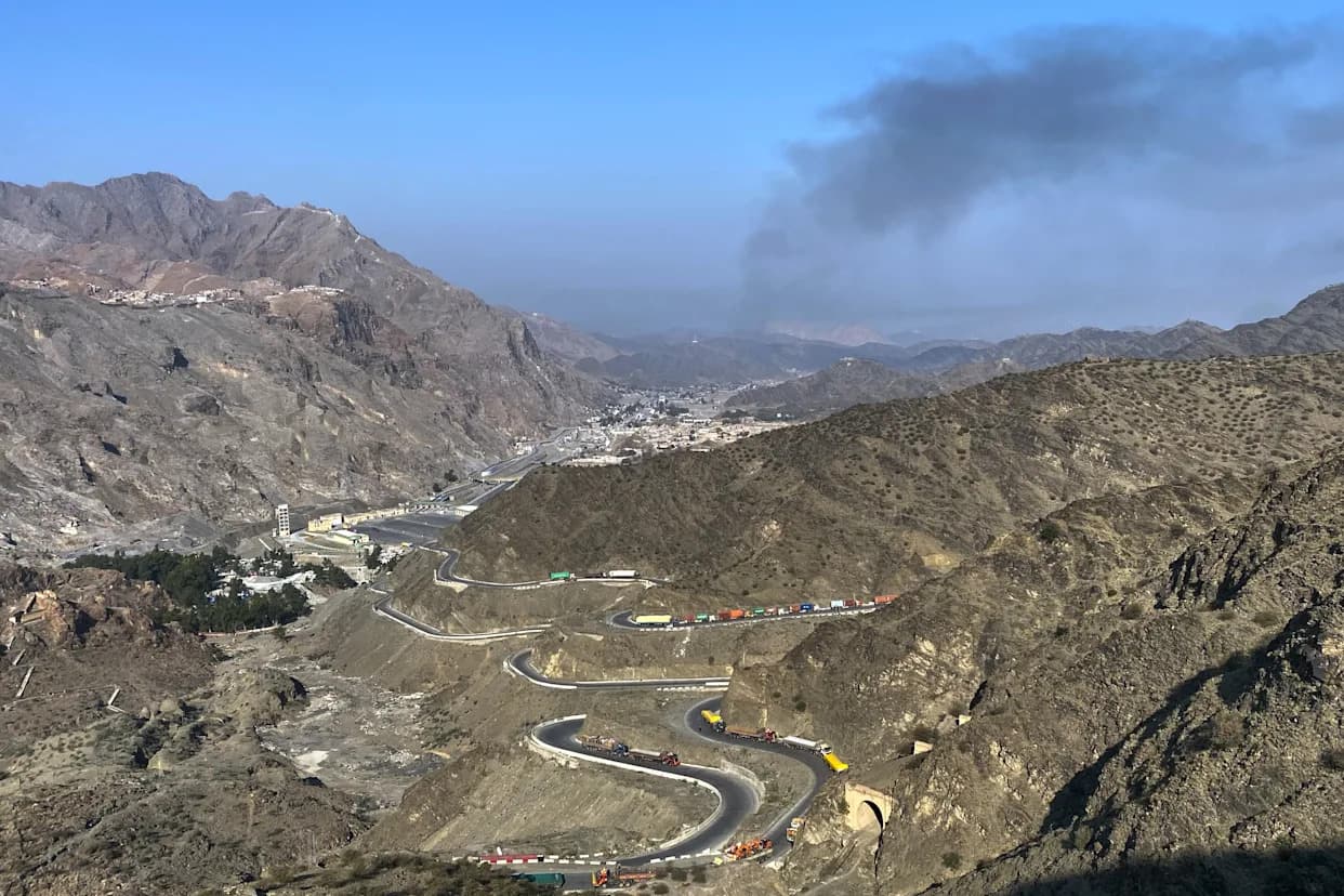 Pakistan Carries Out Overnight Air Strikes Inside Afghanistan, Targeting Kandahar Facilities