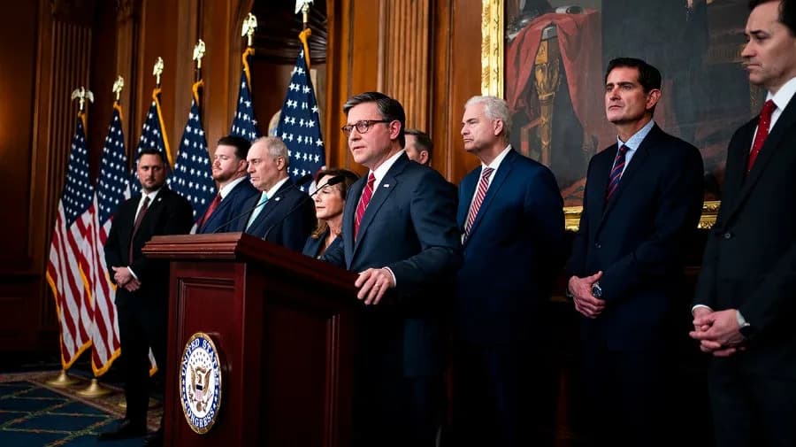 Trump’s Moves Complicate GOP Midterm Playbook: Gas Prices, Voter ID Ultimatum, and a Divided House