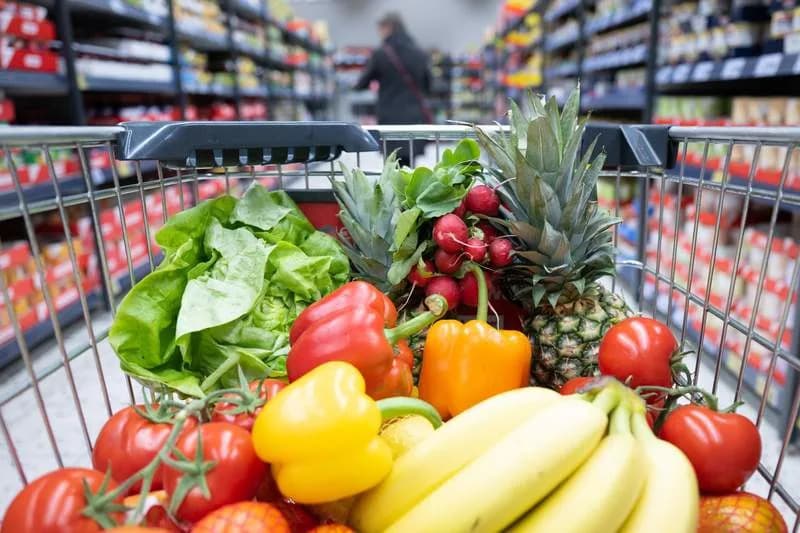 Big Pharma on the Farm: Drug Residues Accumulate in Leaves of Common Vegetables
