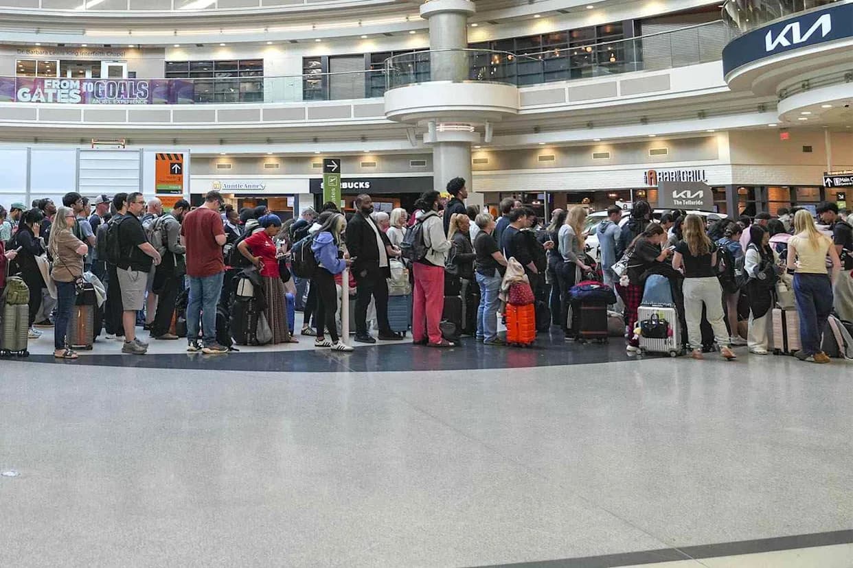 Three-Hour TSA Lines Snarl Atlanta Airport as Government Shutdown Continues During Spring Break