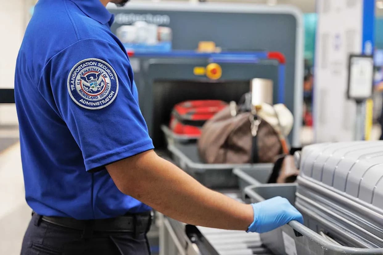 Unpaid TSA Workers Could Lose Child Custody as Shutdown Spurs 500+ Resignations