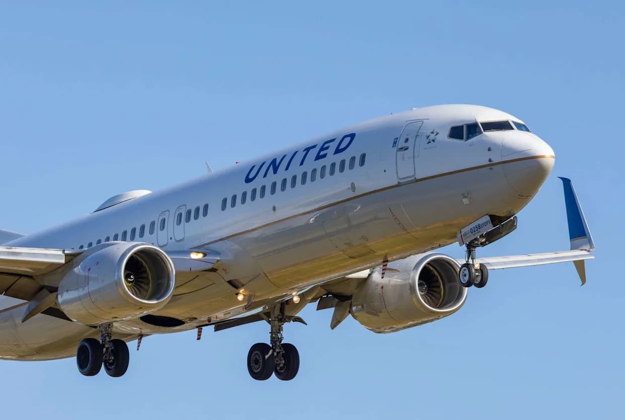 United Flight 2092 Diverted to Pittsburgh After Crew Reports Beeping; Passengers Evacuate Safely