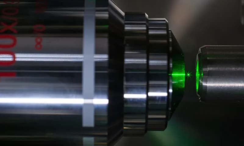 Researchers Build a 'Squeezed' Phonon Laser Using a Levitated Nanoparticle