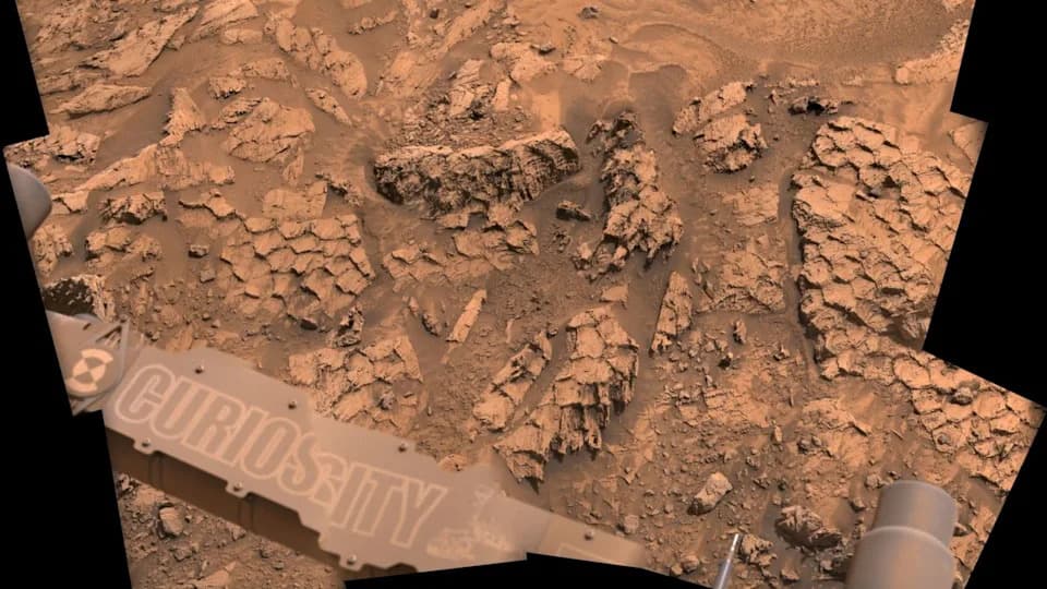 Curiosity Photographs Vast Fields of 'Dragon-Scale' Polygonal Rocks on Mars