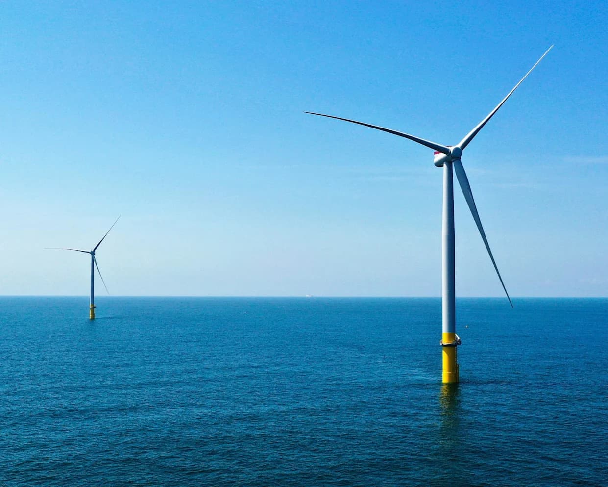 Trump Administration Blocks Two Permitted U.S. Offshore Wind Projects and Redirects Funds Toward Oil & Gas
