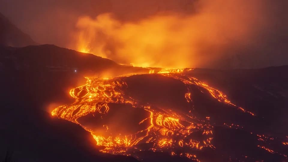 Mount Etna May Represent a New Type of Volcano — Mantle Melt and Tectonic Folding Offer an Explanation