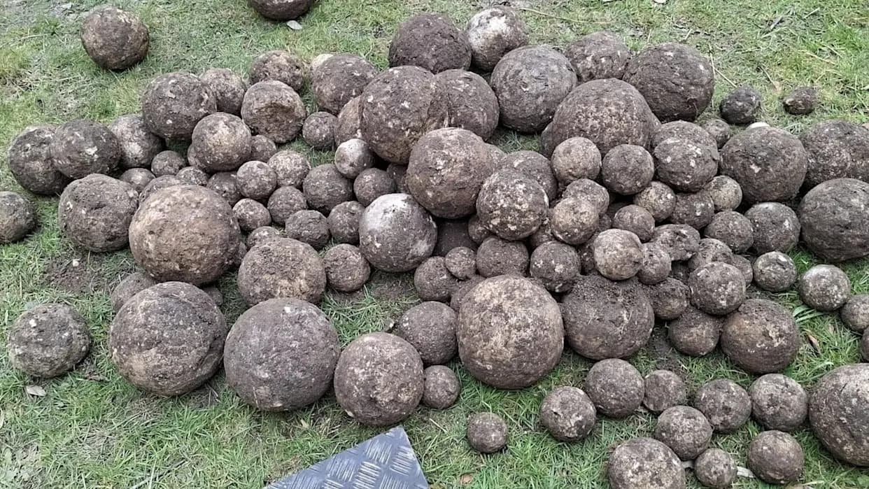 Renovations Halted After 14th‑Century Cannonballs and a WWI Shell Unearthed in Nieuwpoort