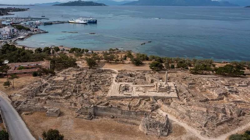 32 Gold Beads and Amulets Unearthed at Kolona, Aegina — Likely Middle Bronze Age Necklace